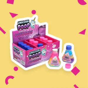 En färgglad uppsättning av Unicorn Poop slime-flaskor i en rosa display med en enhörningslogotyp