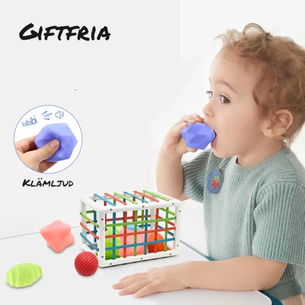 montessori box för bebis med bitvänliga bollar